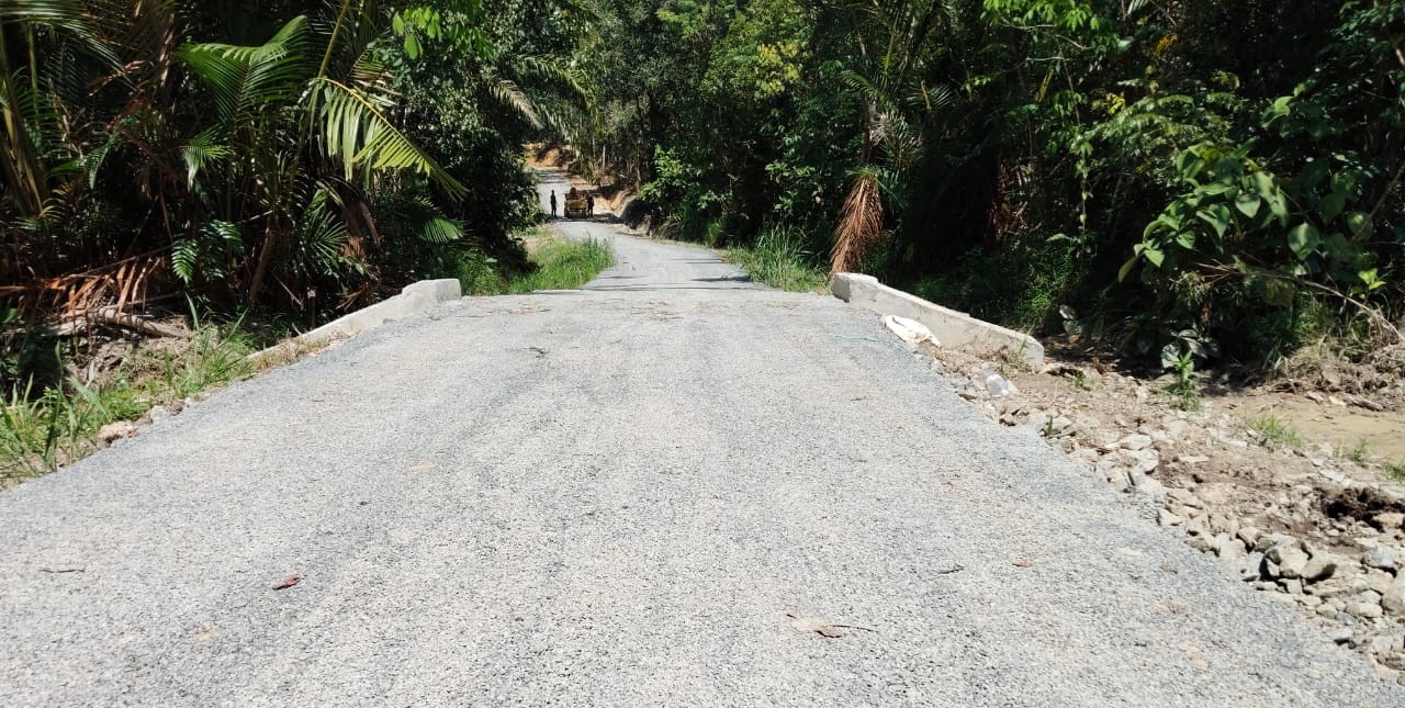 Menaik taraf Jalan Pertanian 