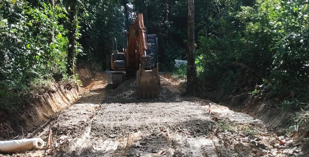 Menaik taraf Jalan Pertanian 