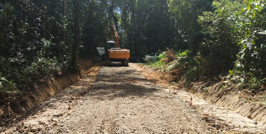 Menaik taraf Jalan Pertanian 